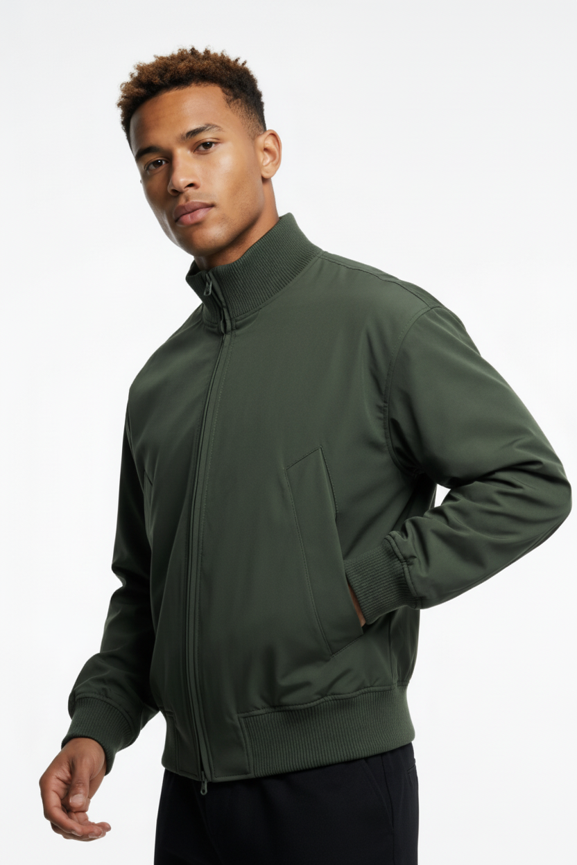 Moderne Bomberjacke mit Reißverschluss, klare Linien, alltagstaugliche Eleganz