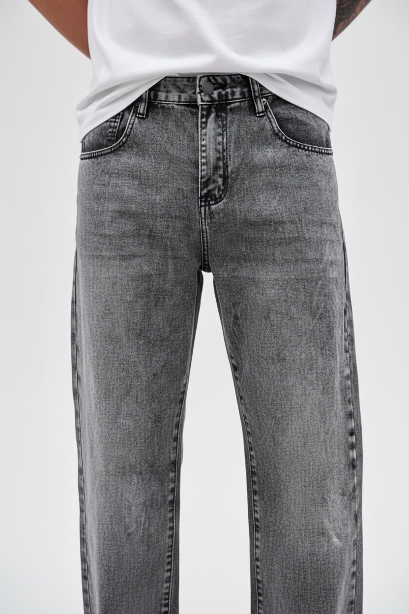Fashion foto grijze jeans witte achtergrond