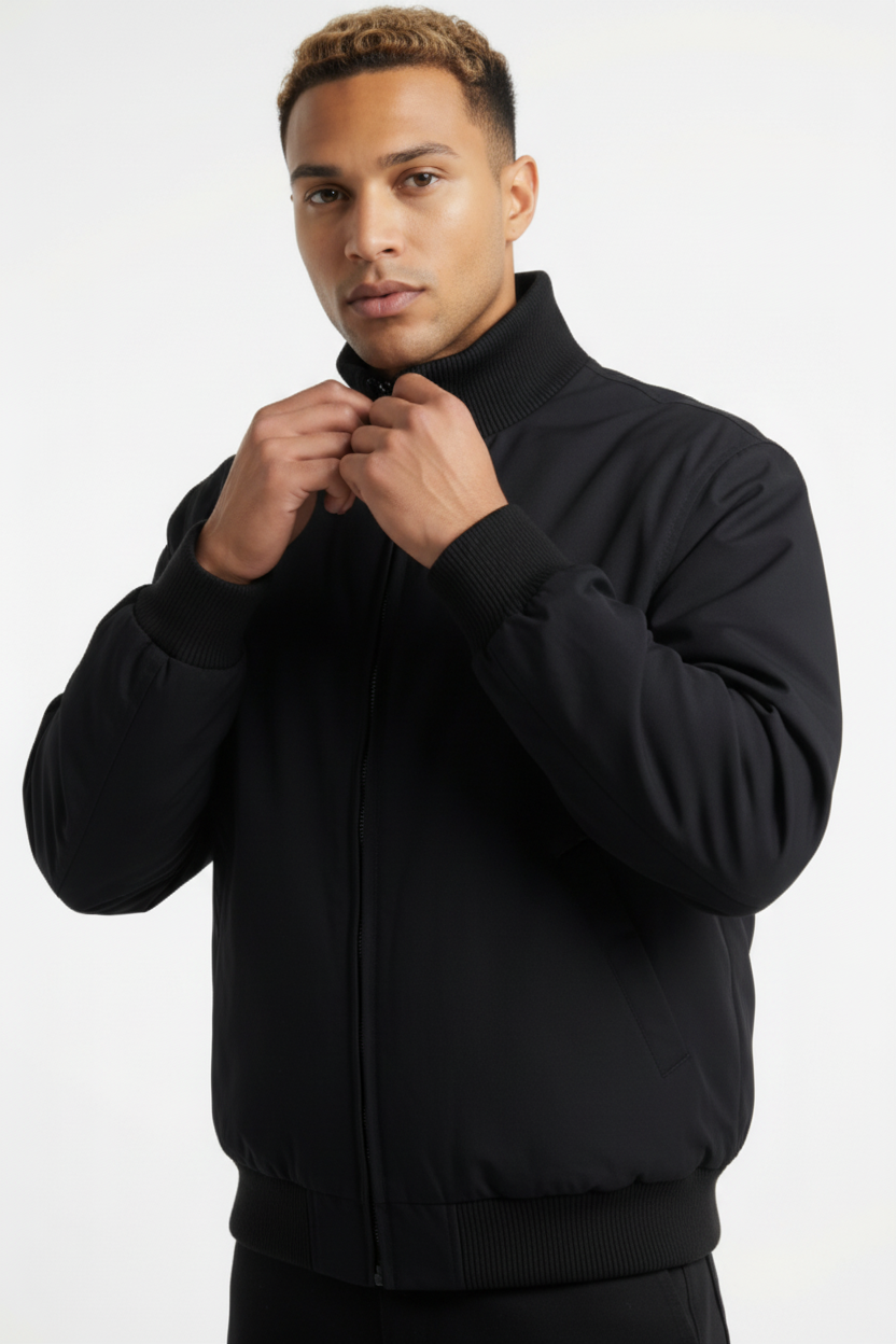 Verbeterde productfoto - zwarte bomber jacket zijkant